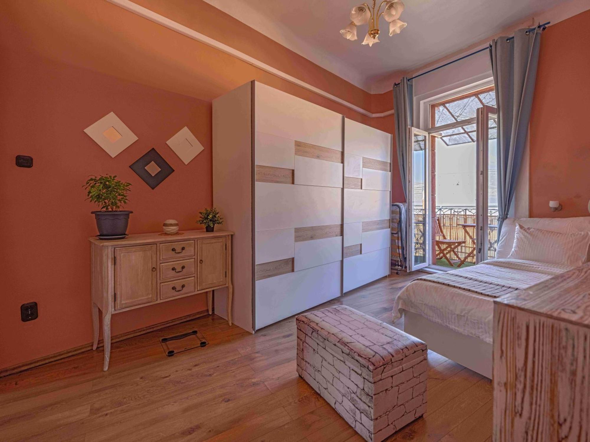 Pinnacle With Balcony Apartment Budapest