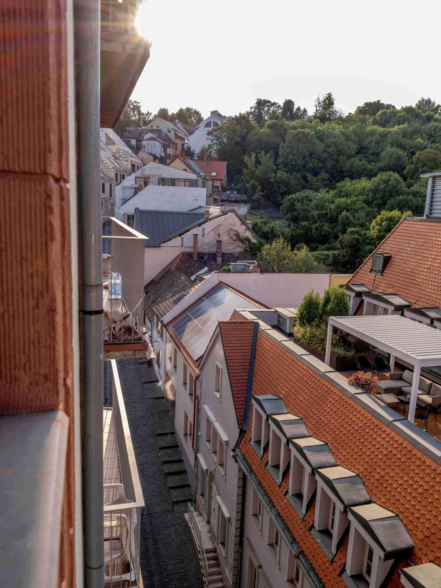 Pinnacle With Balcony