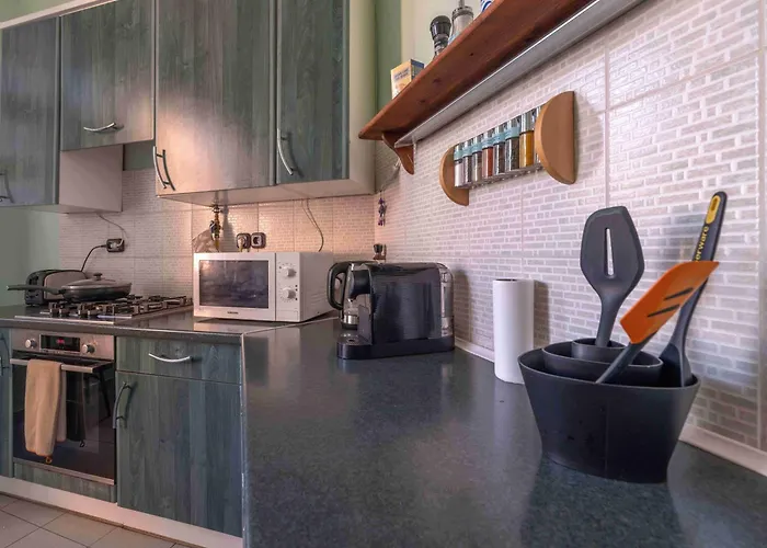 Pinnacle Apartment With Balcony