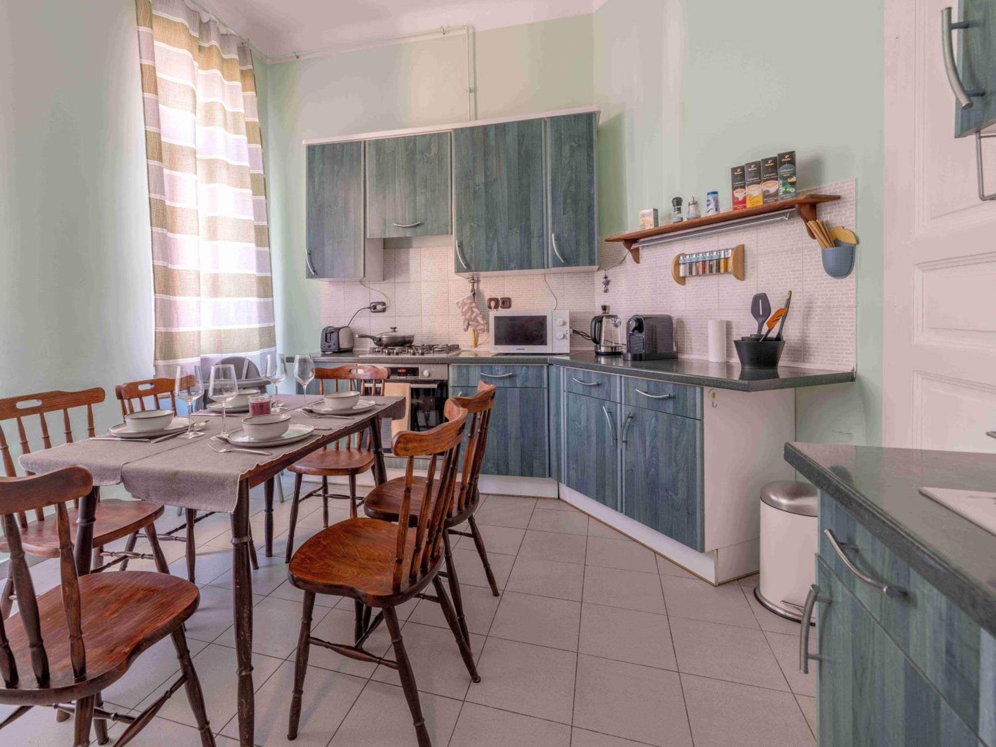Pinnacle With Balcony Apartman